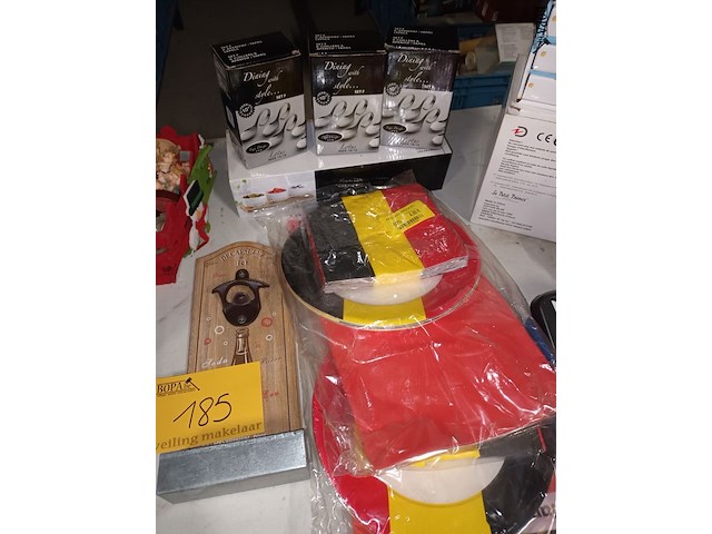 Lot 185 - decoratie en tafelgerei. 22 stuks - afbeelding 4 van  5