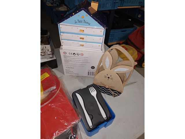 Lot 185 - decoratie en tafelgerei. 22 stuks - afbeelding 5 van  5