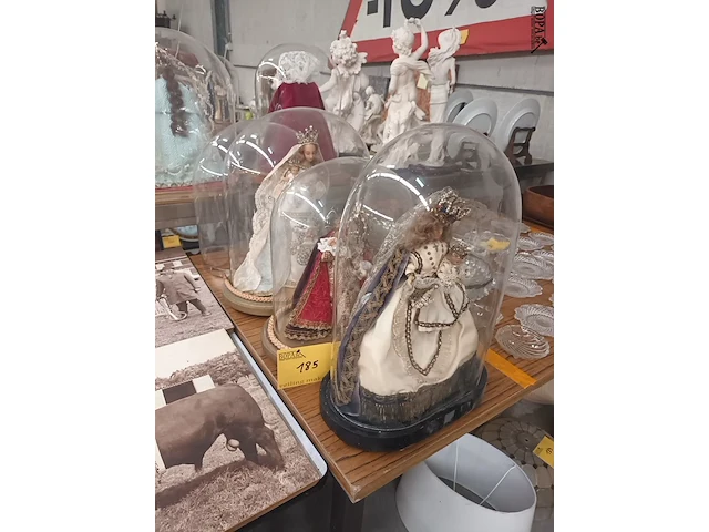 Lot 185 - globes. 4 stuks - afbeelding 1 van  4