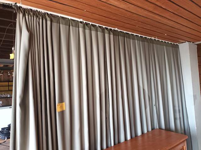 Lot 185 - gordijnen - afbeelding 1 van  2