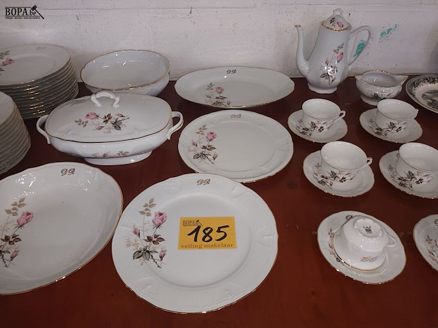 Lot 185 - koffie- en eetservies limoges. 50 stuks - afbeelding 1 van  6