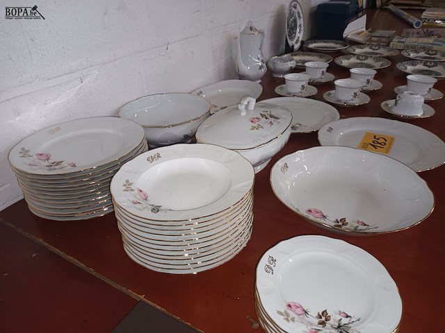 Lot 185 - koffie- en eetservies limoges. 50 stuks - afbeelding 2 van  6