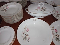 Lot 185 - koffie- en eetservies limoges. 50 stuks - afbeelding 6 van  6