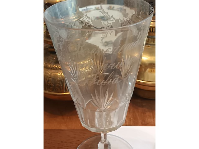 Lot 185 - koppel sierglazen - afbeelding 2 van  4