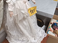 Lot 185 - porseleinen pop - afbeelding 3 van  4