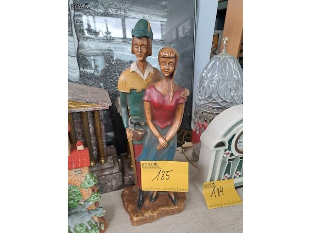 Lot 185 - vintage beeld in hout tijl uilenspiegel en nele - afbeelding 1 van  1