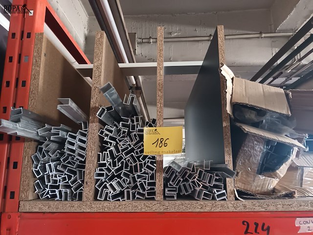 Lot 186 - aluminium profielen - afbeelding 1 van  4