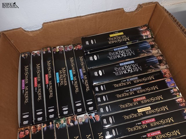 Lot 186 - dvd box midsomer murders. 31 stuks - afbeelding 1 van  3