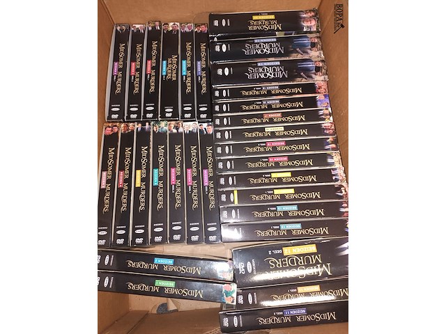 Lot 186 - dvd box midsomer murders. 31 stuks - afbeelding 3 van  3
