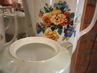 Lot 186 - koffieservies victoria. 23 stuks - afbeelding 2 van  3