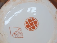 Lot 186 - oosterse vazen. 2 stuks - afbeelding 3 van  5