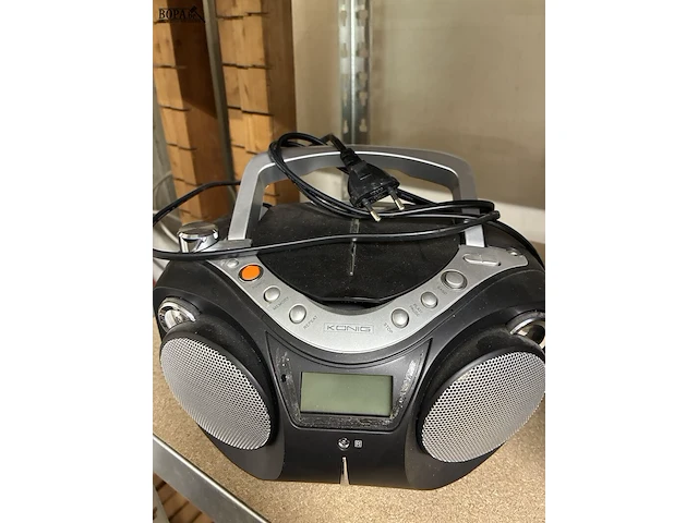 Lot 186 - radio's konig en sanyo - 2 stuks - afbeelding 2 van  8
