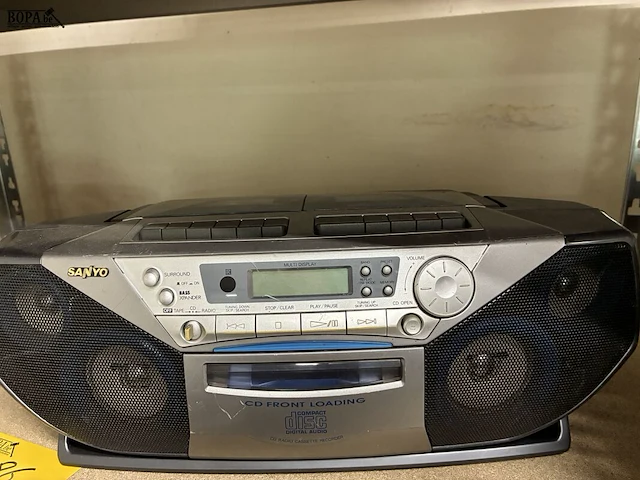 Lot 186 - radio's konig en sanyo - 2 stuks - afbeelding 4 van  8