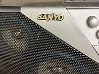 Lot 186 - radio's konig en sanyo - 2 stuks - afbeelding 8 van  8