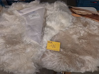 Lot 186 - schapenvellen. 4 stuks - afbeelding 1 van  6