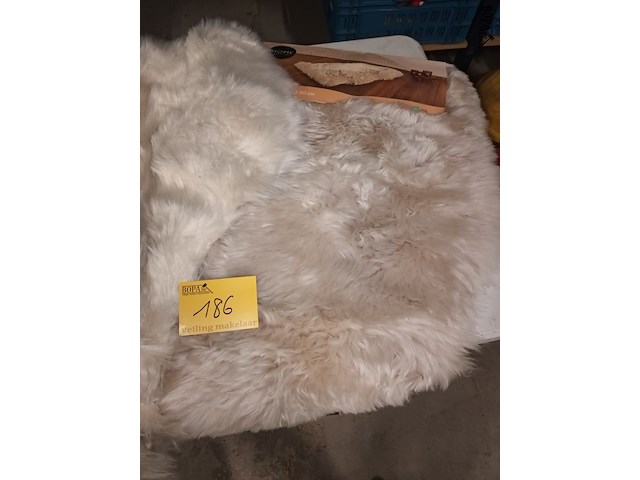 Lot 186 - schapenvellen. 4 stuks - afbeelding 2 van  6