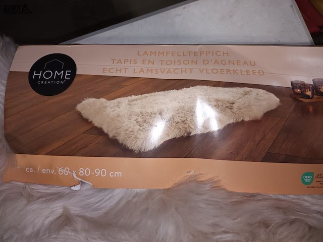 Lot 186 - schapenvellen. 4 stuks - afbeelding 3 van  6