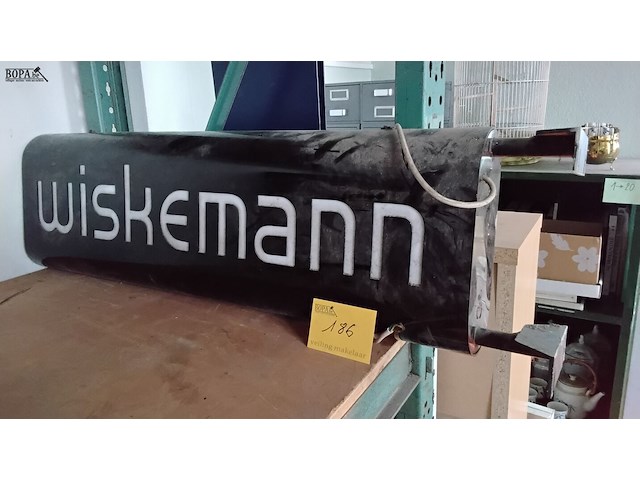 Lot 186 - vintage zwarte lichtbak wiskemann - afbeelding 1 van  2