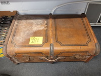 Lot 187 - antieke reiskoffer - afbeelding 1 van  5