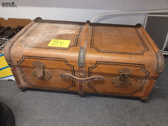 Lot 187 - antieke reiskoffer - afbeelding 2 van  5