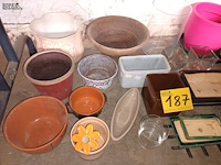 Lot 187 - bloempotten. 26 stuks - afbeelding 2 van  4