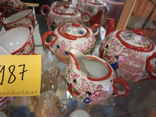Lot 187 - oosters koffieservies. 26 stuks - afbeelding 4 van  4