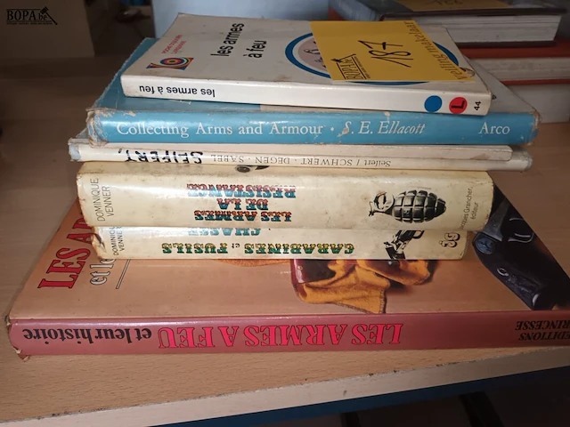 Lot 187 - oude boeken over wapens. 6 stuks - afbeelding 1 van  5