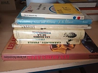 Lot 187 - oude boeken over wapens. 6 stuks