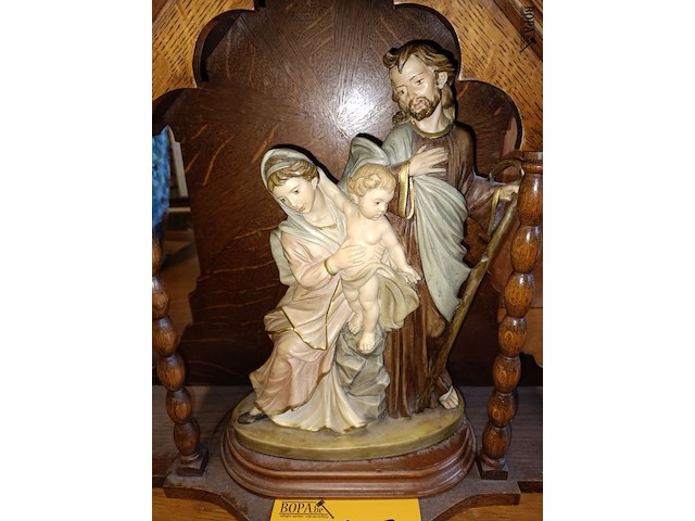 Lot 187 - religieus beeld in houten kapel - afbeelding 2 van  3