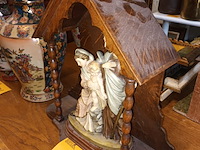 Lot 187 - religieus beeld in houten kapel - afbeelding 3 van  3