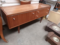 Lot 187 - retro kastje met ovalen spiegel - afbeelding 2 van  4