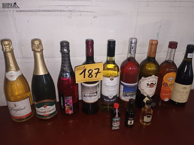 Lot 187 - wijn en alcoholische dranken. 12 stuks - afbeelding 1 van  4