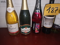 Lot 187 - wijn en alcoholische dranken. 12 stuks - afbeelding 2 van  4