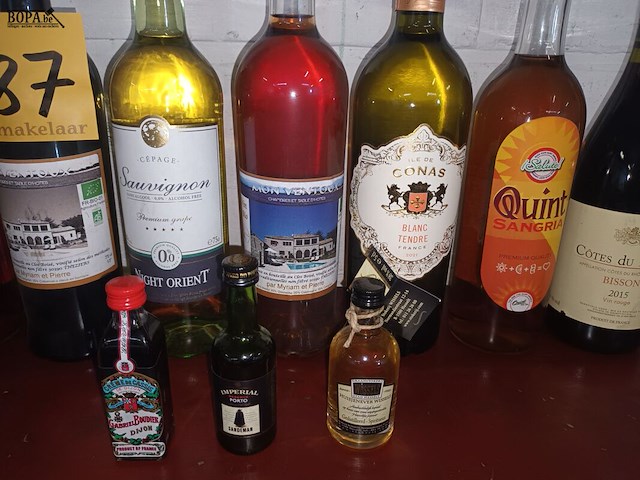 Lot 187 - wijn en alcoholische dranken. 12 stuks - afbeelding 3 van  4