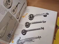 Lot 188 - boeken over muziekinstrumenten. 3 stuks - afbeelding 5 van  8