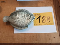 Lot 188 - dekselpotje vis in porselein - afbeelding 1 van  4