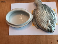 Lot 188 - dekselpotje vis in porselein - afbeelding 3 van  4