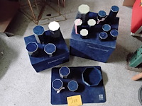Lot 188 - lot blauw fluwelen displays swarovski - prestige in crystal - afbeelding 1 van  2