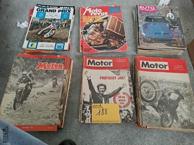 Lot 188 - lot oude motor en autoboekjes - verzamelobjecten - afbeelding 1 van  1