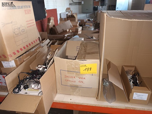 Lot 188 - materiaal voor led verlichting - afbeelding 1 van  5
