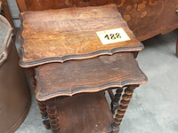 Lot 188 - nachttafeltjes. 2 stuks - afbeelding 1 van  4
