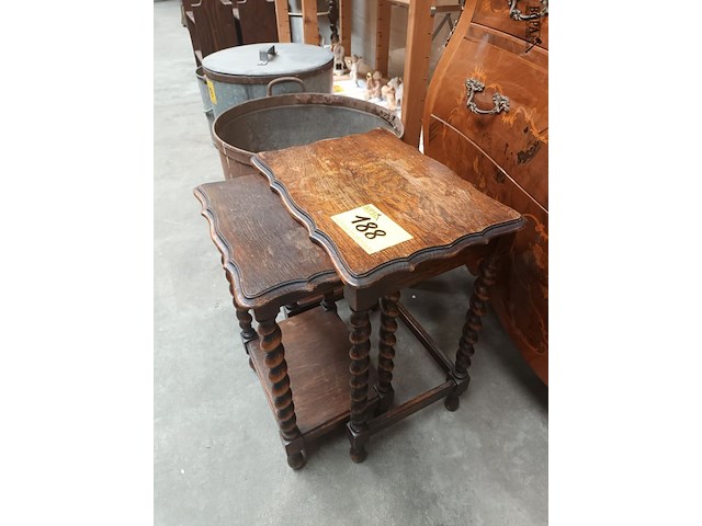 Lot 188 - nachttafeltjes. 2 stuks - afbeelding 3 van  4