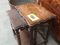 Lot 188 - nesttafeltjes. 2 stuks - afbeelding 3 van  4
