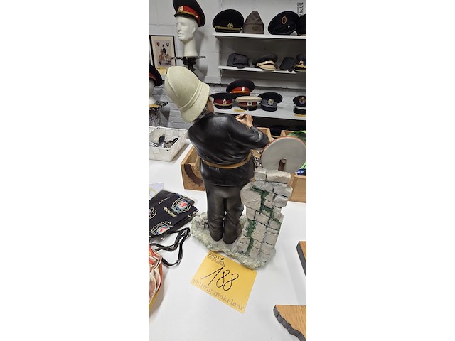 Lot 188 - politie beeld 'verkeerd parkeren' getekend - afbeelding 3 van  4