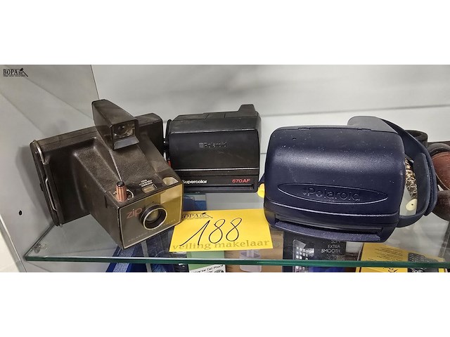 Lot 188 - vintage polaroid camera's 3 stuks - afbeelding 1 van  3