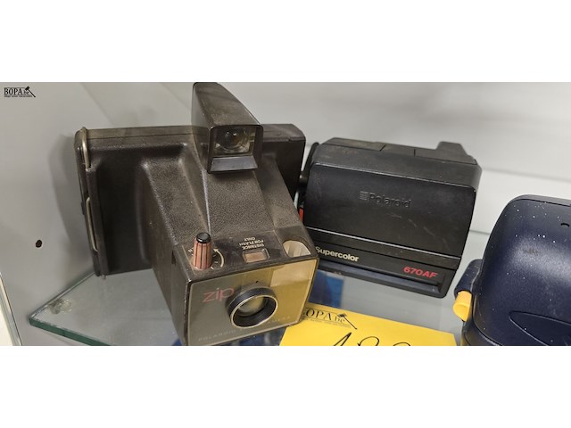 Lot 188 - vintage polaroid camera's 3 stuks - afbeelding 2 van  3