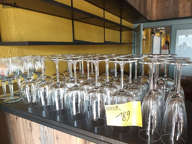 Lot 189 - diverse wijnglazen - afbeelding 1 van  3