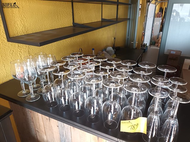 Lot 189 - diverse wijnglazen - afbeelding 2 van  3