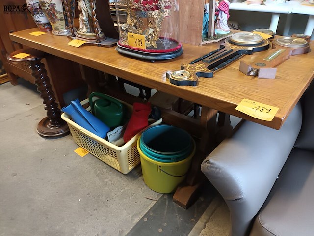 Lot 189 - eetkamertafel - afbeelding 1 van  2