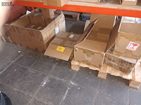 Lot 189 - led verlichting en installatie materiaal - afbeelding 1 van  6